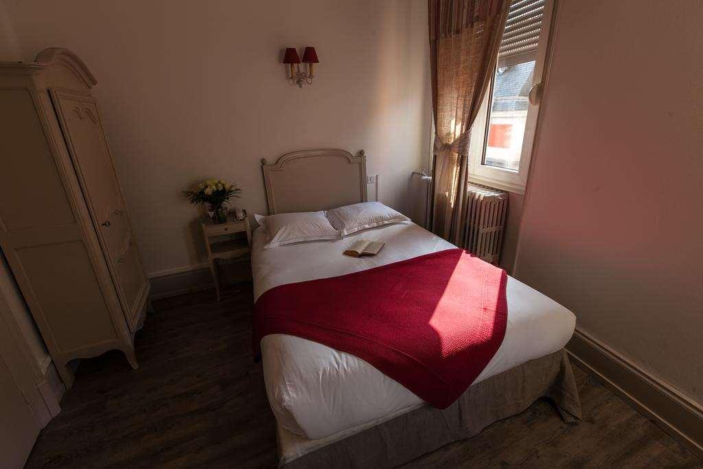 Brit Hotel Bristol Montbeliard Centre Стая снимка